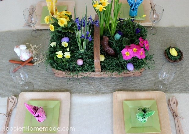 Easter Tablescape with 5 minute Centerpiece and Bunny Napkins :: Instructions on HoosierHomemade.com