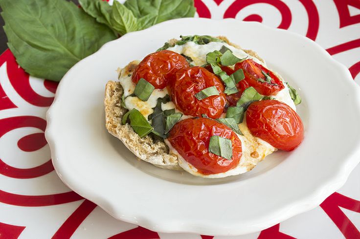 Skinny Mini Caprese Pizzas