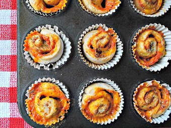 Cheesy Pizza Rolls