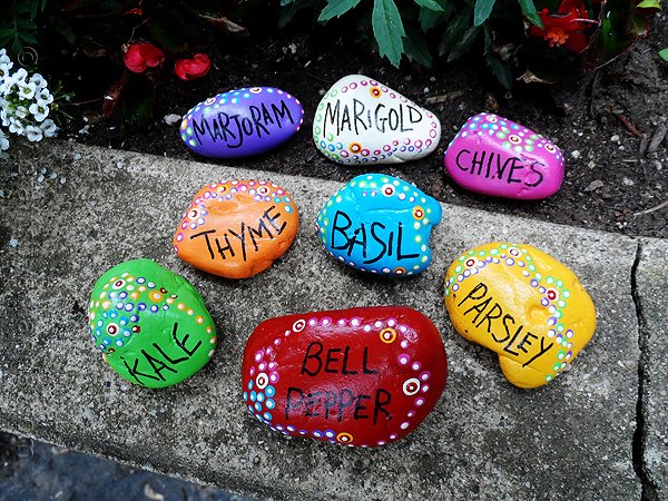 Painted Rock Garden Markers by @amandaformaro - CraftsbyAmanda.com
