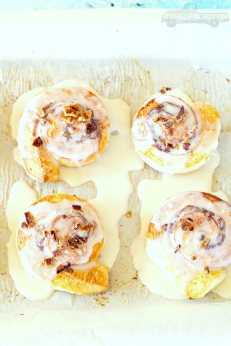 These Maple Bacon Cinnamon Rolls will be a sure hit at breakfast!!