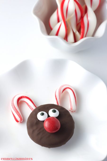 These Oreo Rudolph Cookies are so much fun for little ones to make. I love watching their excitement as they watch a cookie transform into Rudolph, and they love the fact that they made it all by themselves! Find more at Embellishmints.com