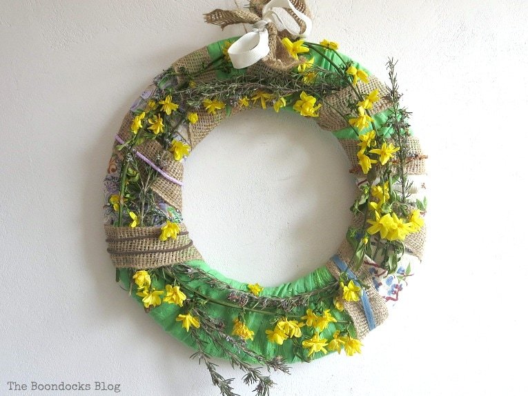 completed wreath, How to Make a Green Wreath for Spring theboondocksblog.com