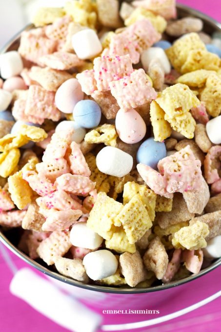 Bunny Tail Easter Muddy Buddies. Perfect for Easter and Spring. Recipe at Embellishmints.com