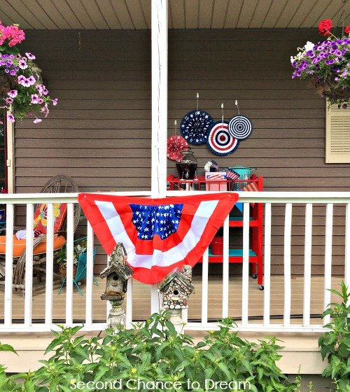 Second Chance to Dream: Patriotic Front Porch Decor Ideas #patriotic #DIYDecor #frontporchdecor