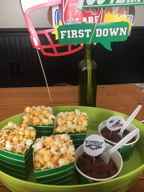 Second Chance to Dream: Free & Inexpensive Super Bowl Party Decor Ideas #SuperBowl #GameDay #Footballdecor